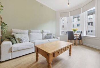 11_23_Mannering_Court_010.jpg