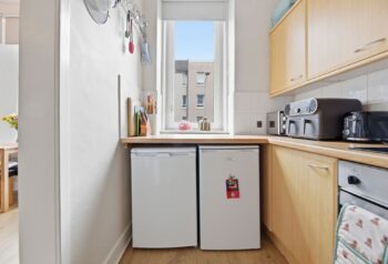 11_23_Mannering_Court_016.jpg