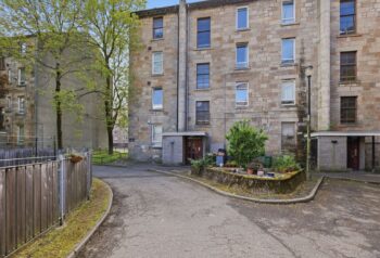 11_23_Mannering_Court_019.jpg