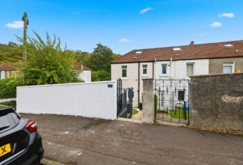 20_Alyth_Crescent_Clarkston_006.jpg