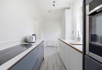 20_Alyth_Crescent_Clarkston_016.jpg
