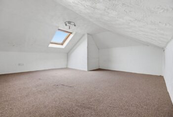 20_Alyth_Crescent_Clarkston_022.jpg