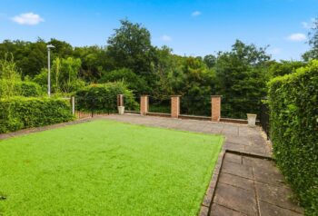 20_Alyth_Crescent_Clarkston_030.jpg