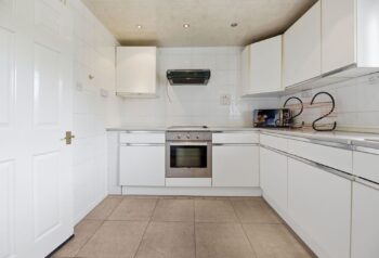 32-20EglintonCourt_004.jpg