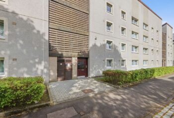 32-20EglintonCourt_019.jpg