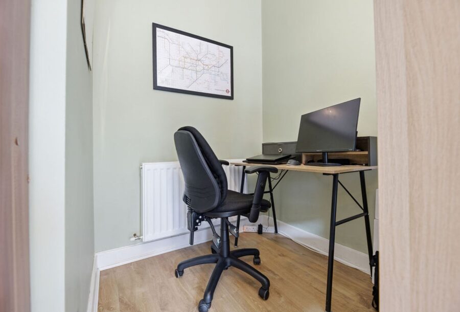 11_23_Mannering_Court_011.jpg