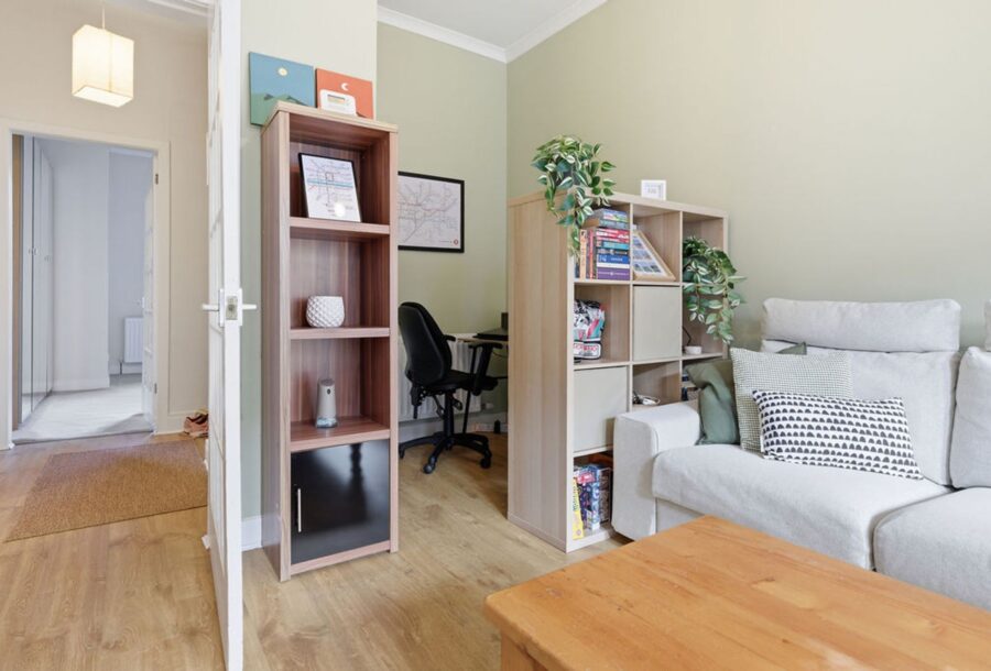 11_23_Mannering_Court_014.jpg