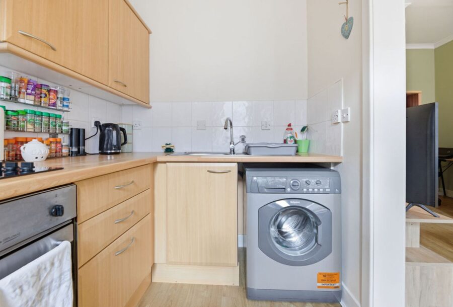 11_23_Mannering_Court_017.jpg