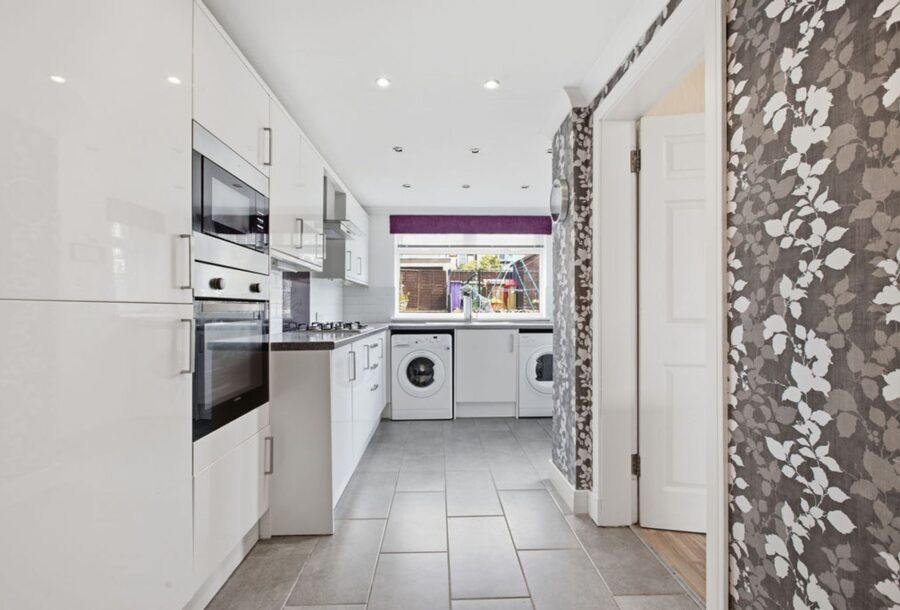 191_Kings_Park_Avenue_Glasgow_035.jpg