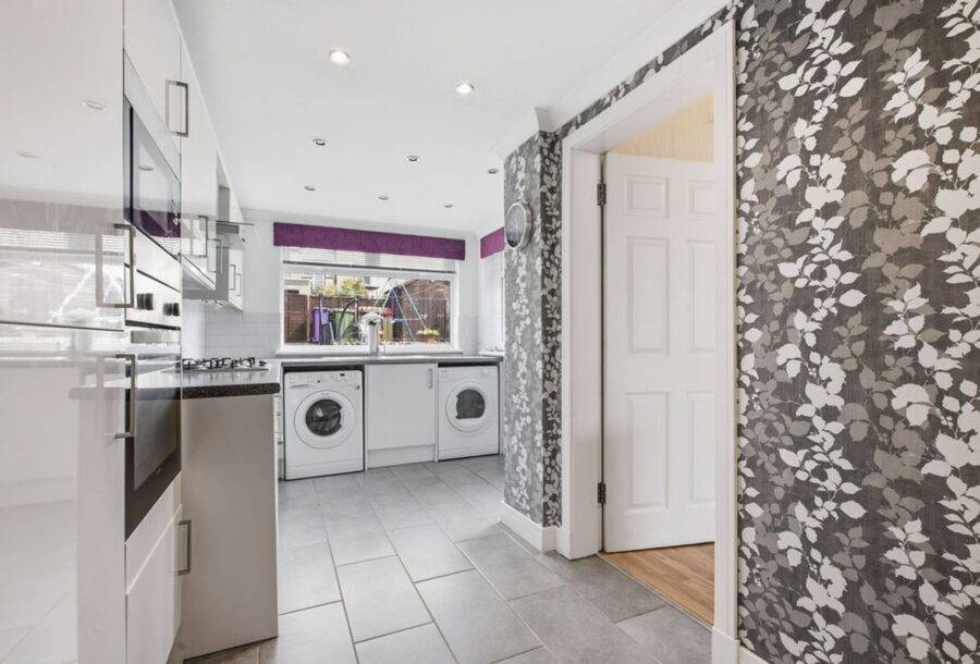 191_Kings_Park_Avenue_Glasgow_036.jpg