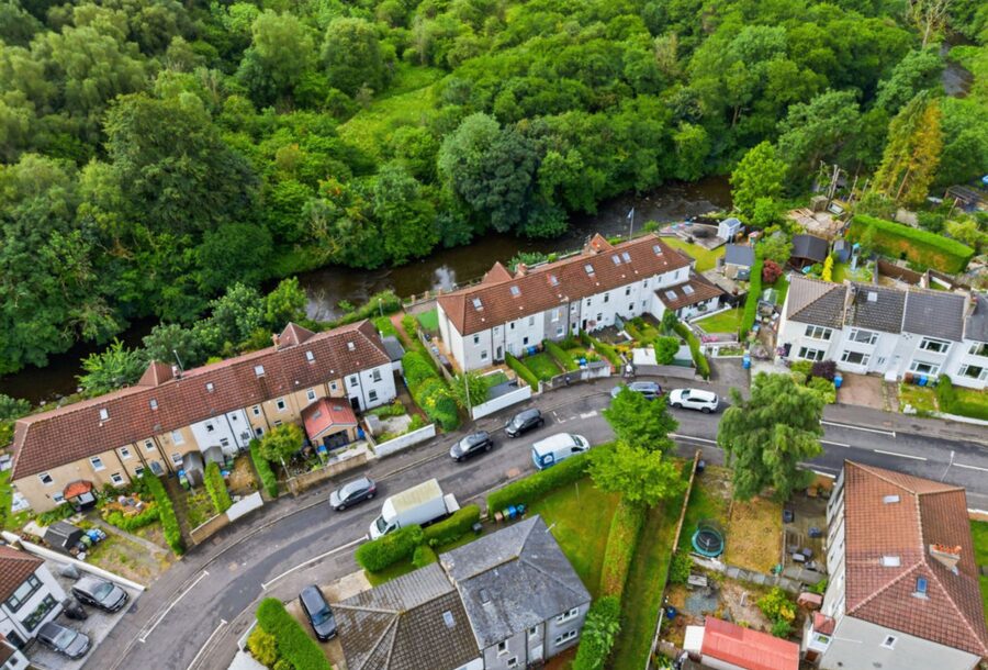 20_Alyth_Crescent_Clarkston_002.jpg