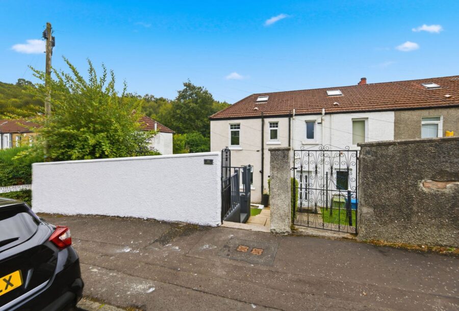 20_Alyth_Crescent_Clarkston_006.jpg