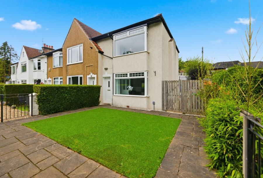 20_Alyth_Crescent_Clarkston_007.jpg