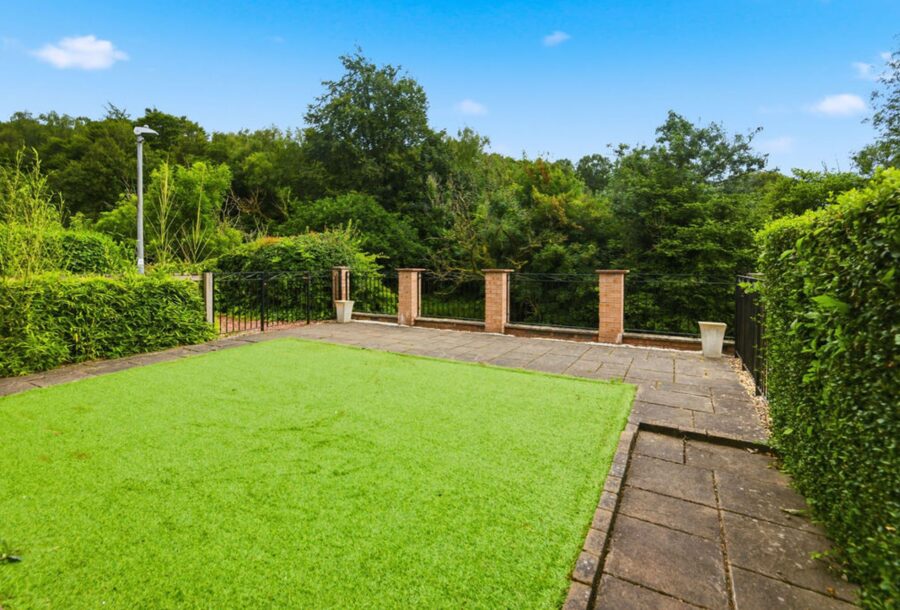 20_Alyth_Crescent_Clarkston_030.jpg