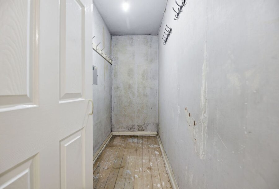 32-20EglintonCourt_015.jpg