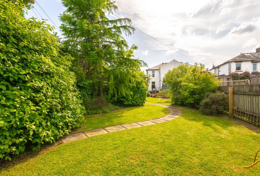 AliWattPhotographerShantaResidentialEastwoodAvenue-14.jpg